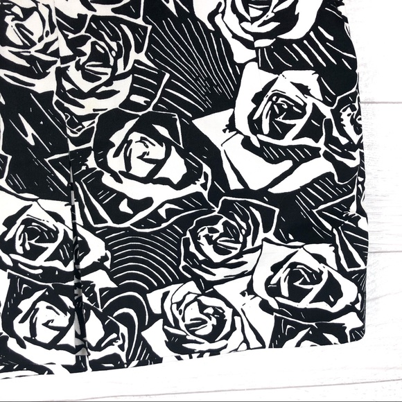 EXPRESS DESIGN STUDIO B&W Floral Mini Skirt - Picture 3 of 7